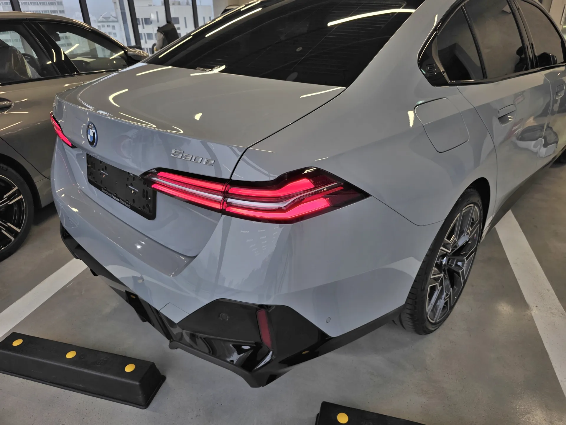  BMW 5시리즈 530e 장기렌트 출고 사진